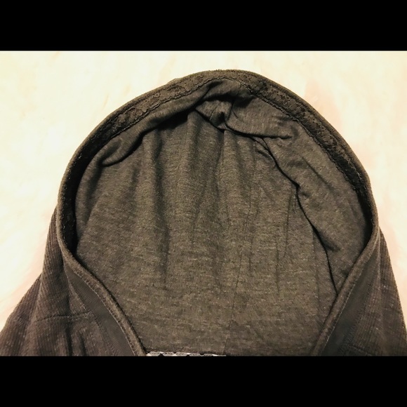 Victoria’s Secret Long Sleeve Shirt VS Hoodie Top - Picture 5 of 5